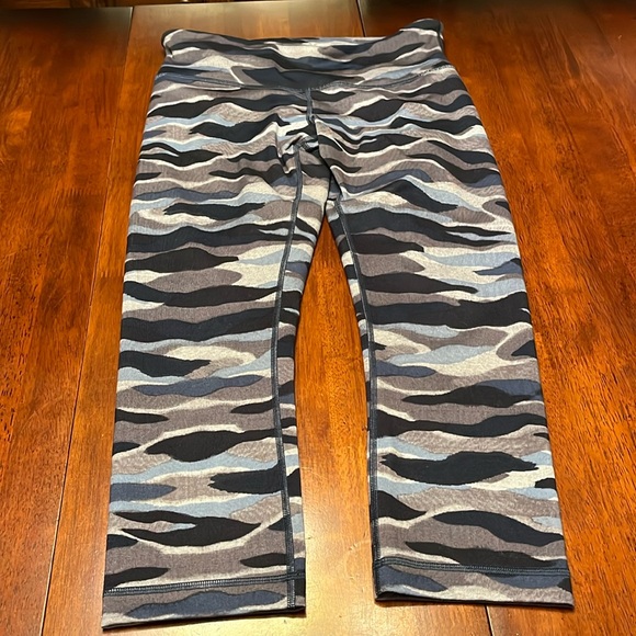 lululemon athletica Pants - Lululemon blue gray camo Capri or cropped length leggings size 8